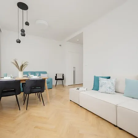 Charming Plac Zamkowy In Old Town By Renters アパート